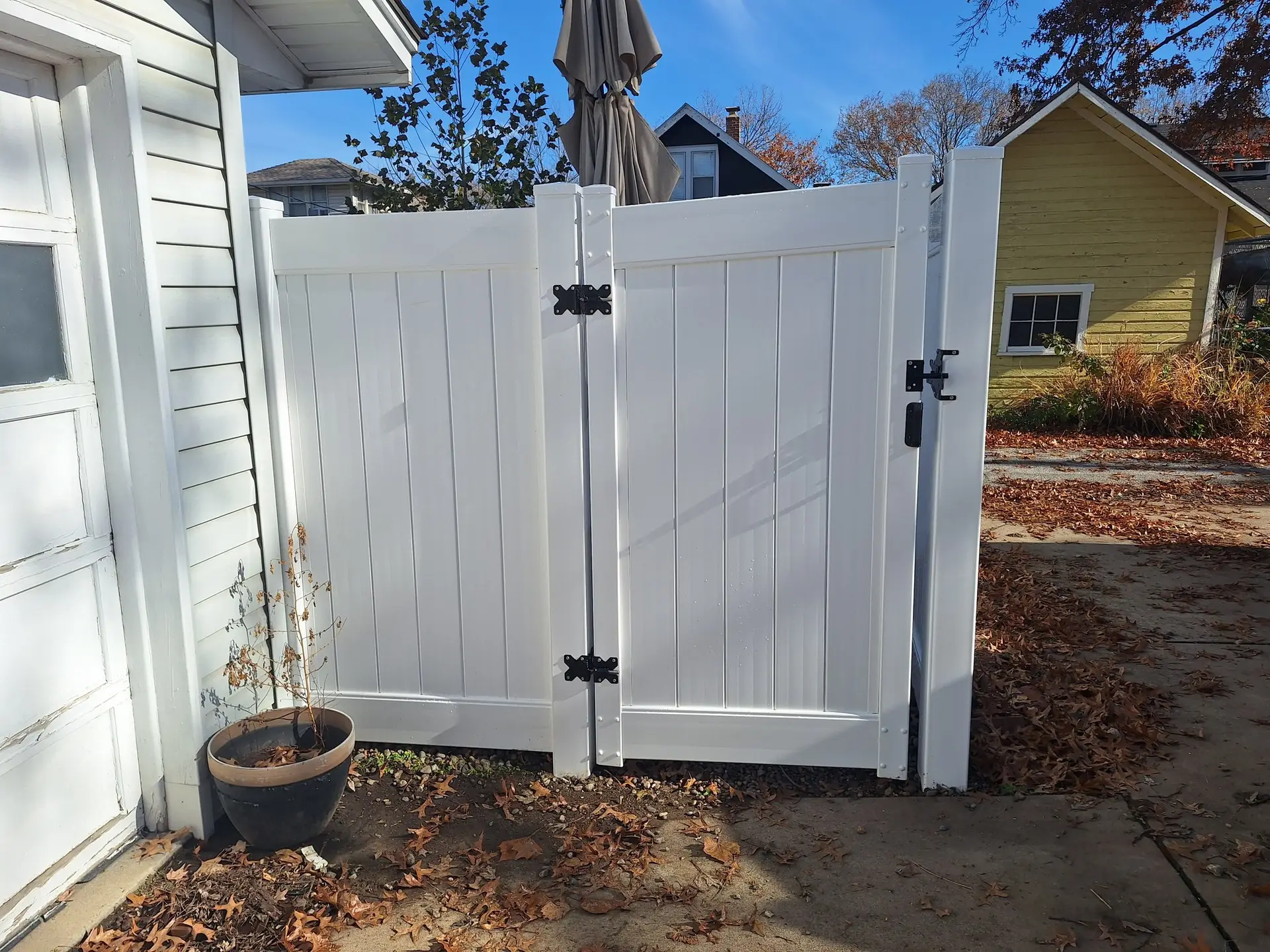 Vinyl fence gate Kansas City by Pride Fence KC
